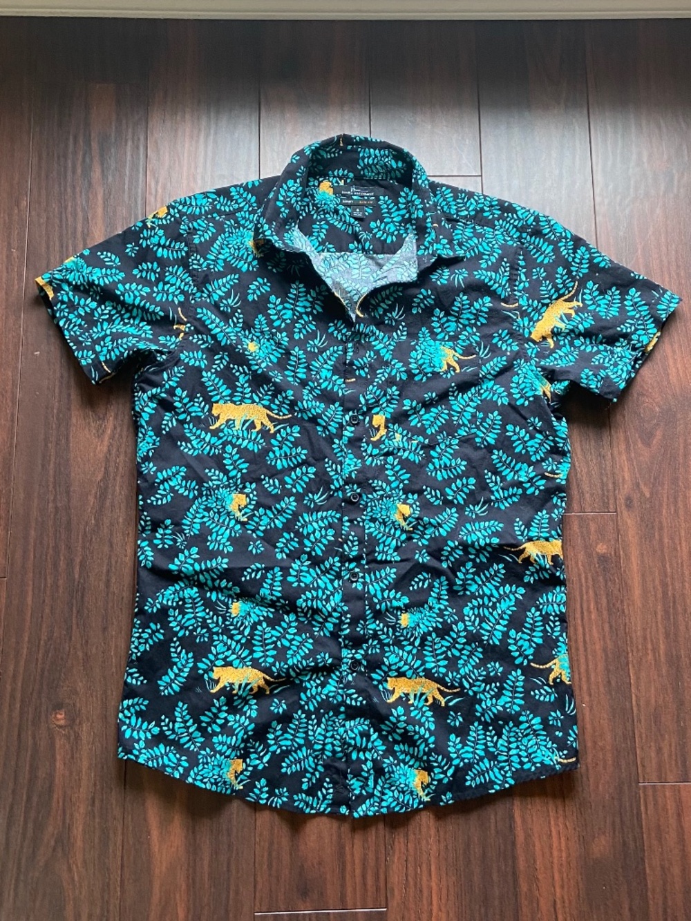 MARC ANTHONY Luxury Slim Fit 100% Cotton Jaguar Jungle Novelty Print Button Down